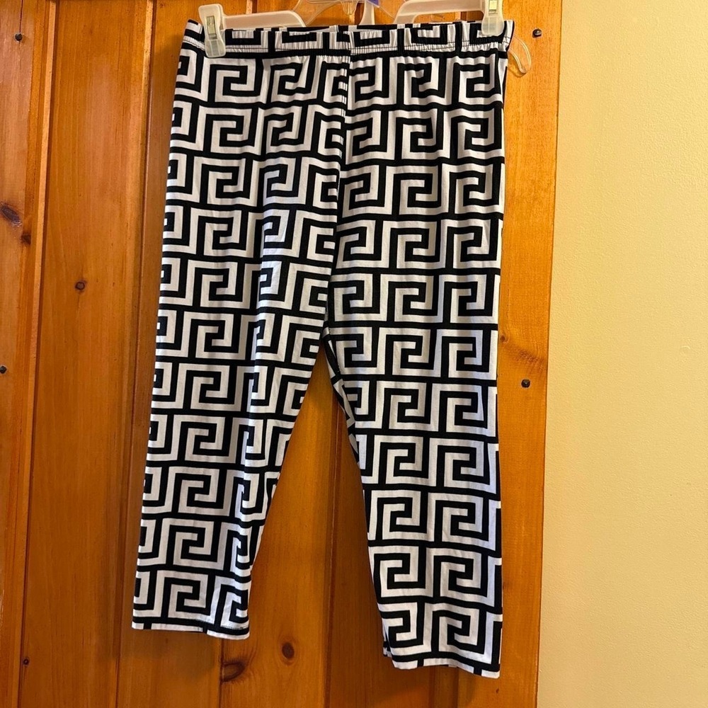 Legging‎ Depot white + black patterned capri leggings plus size